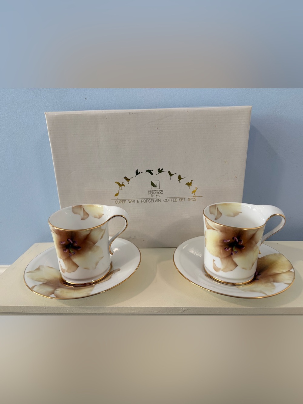 Naremoa Studio Collection White Porcelain Lily Coffee Cup Saucer Set Boxed 4pc